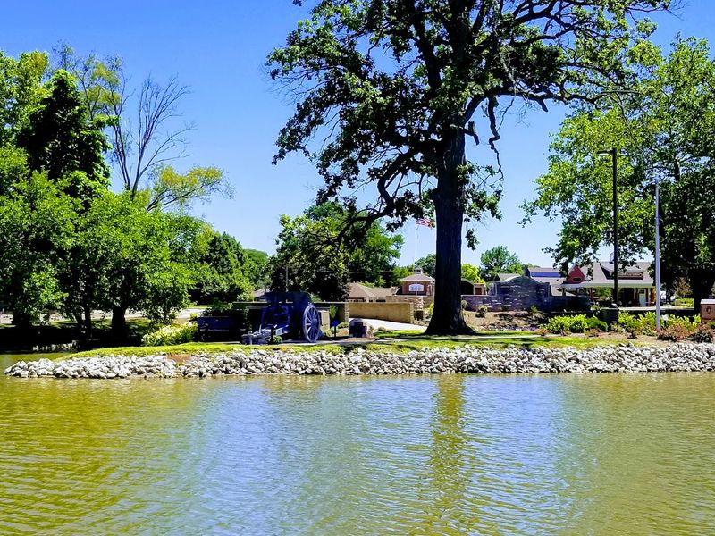 Plan A Walk Through 40 Acres Of Scenic Trails