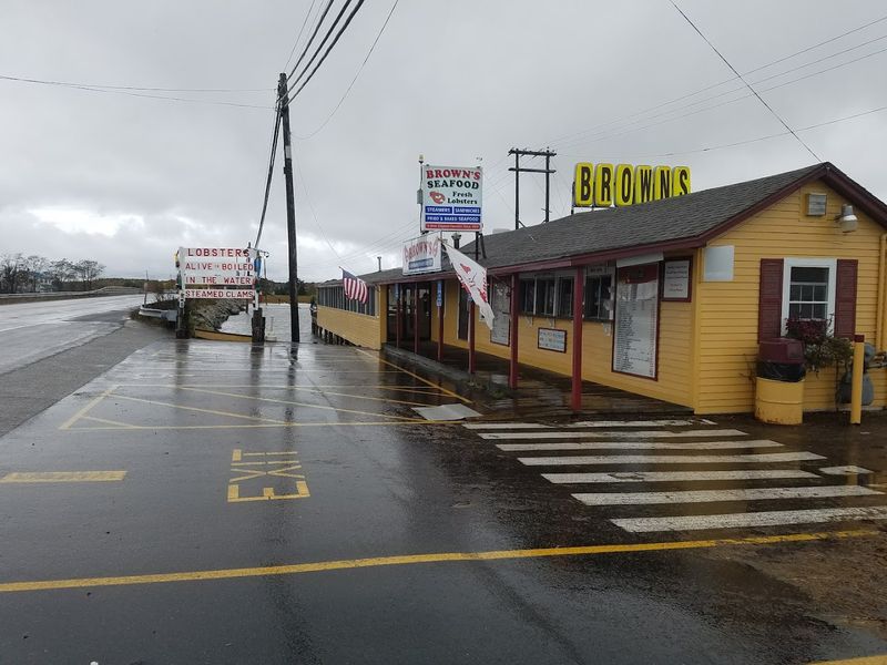 Plan Your Visit to Brown's Lobster Pound in Seabrook