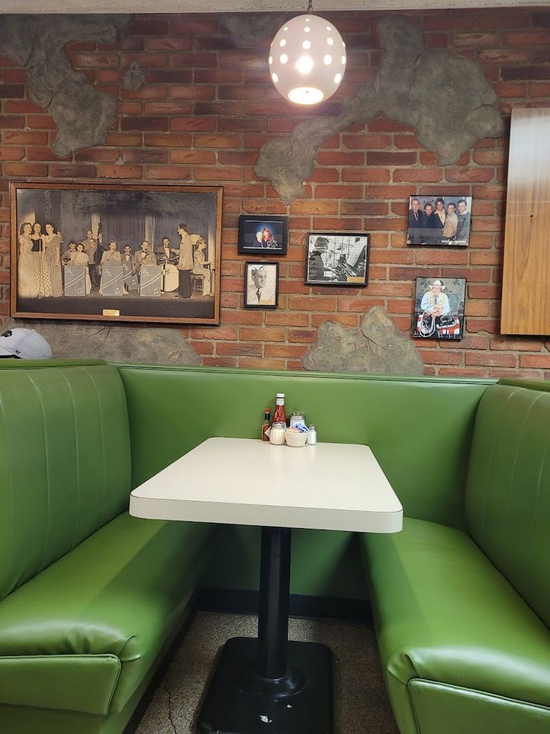 Planning Your Visit to Jim's Steak and Spaghetti House