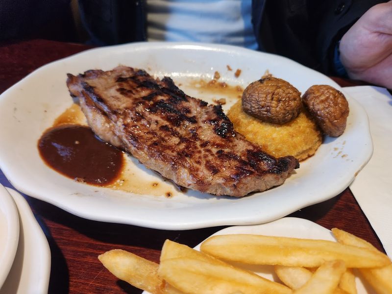 Pork Chops Cooked with Old-School Confidence