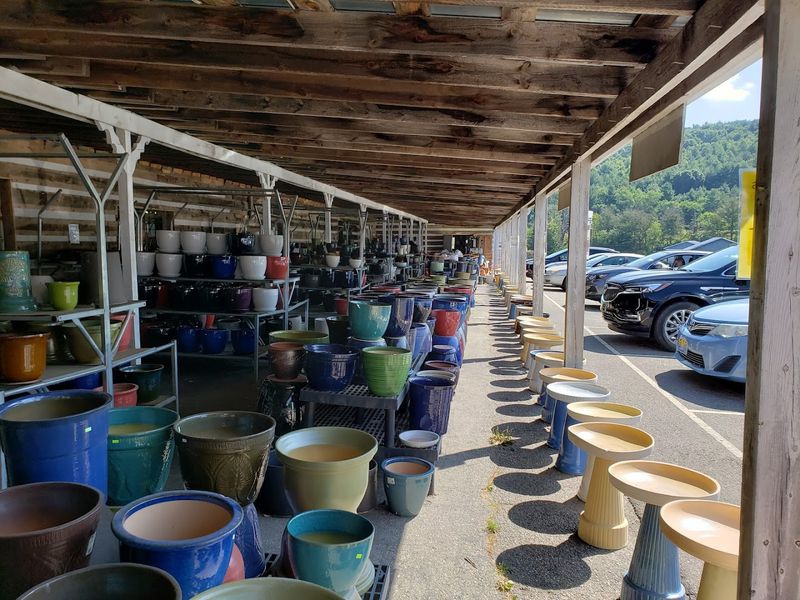 Pottery and Garden Decor That Transforms Outdoor Spaces