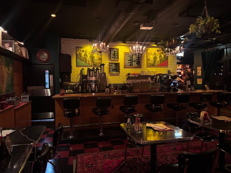 Radio Room, Portland, Oregon
