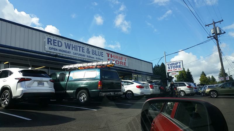 Red White and Blue Thrift Store, Gladstone, Oregon Red White and Blue Thrift Store, Gladstone, Oregon