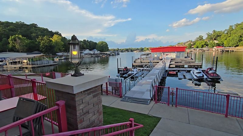 Redhead Lakeside Grill and Yacht Club