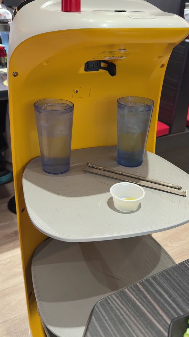 Robot Drink Servers Add a Genuinely Futuristic Touch