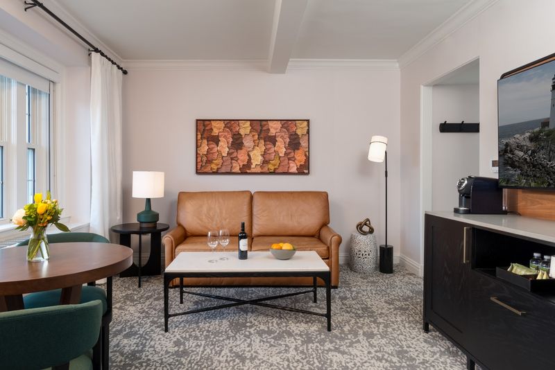Rooms That Balance History With Modern Comfort Rooms That Balance History With Modern Comfort