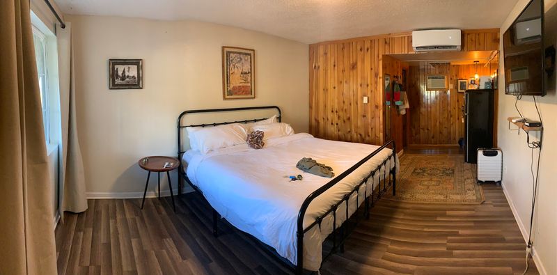 Rooms That Feel Like a Western Bunkhouse With Actual Comfort