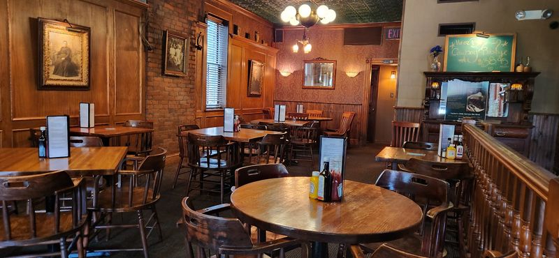 Rustic Atmosphere Built for Comfort, Not Pretension
