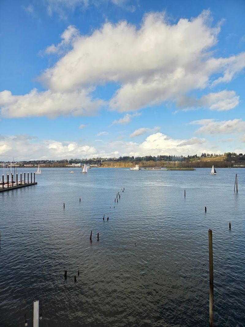 Salty's on the Columbia, Portland, Oregon