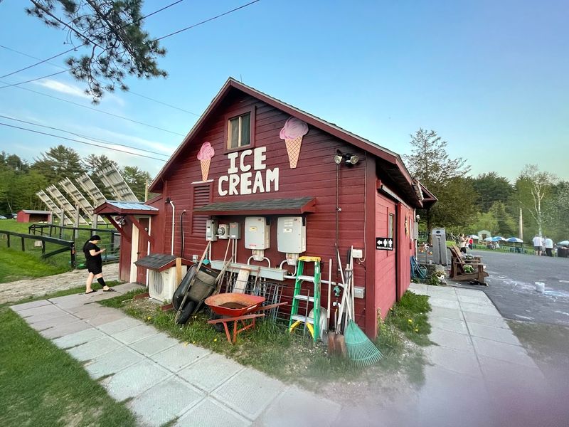 Sanctuary Dairy Farm Ice Cream (Sunapee, NH) Sanctuary Dairy Farm Ice Cream (Sunapee, NH)