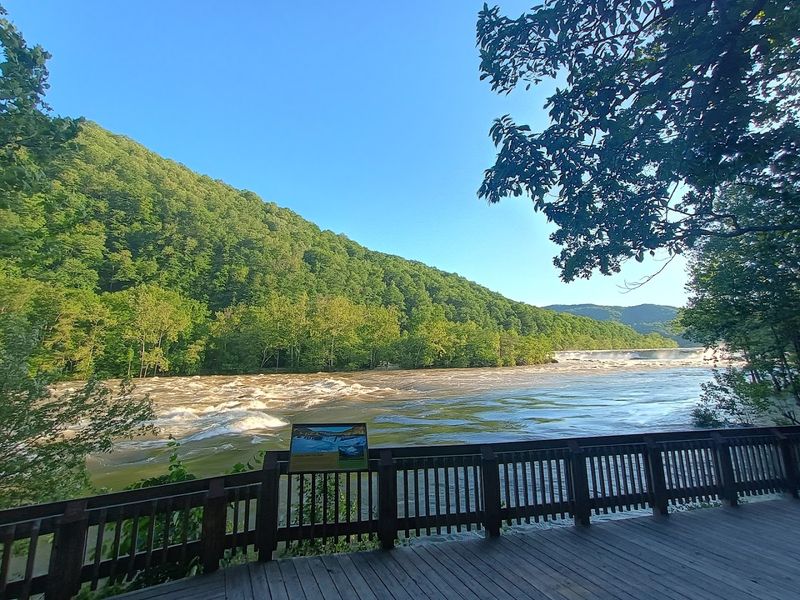 Sandstone Falls Boardwalk