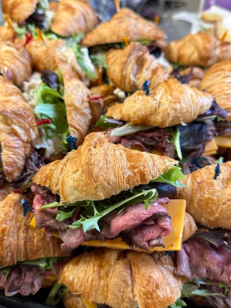 Sandwiches and Hot Food That Punch Way Above Their Weight