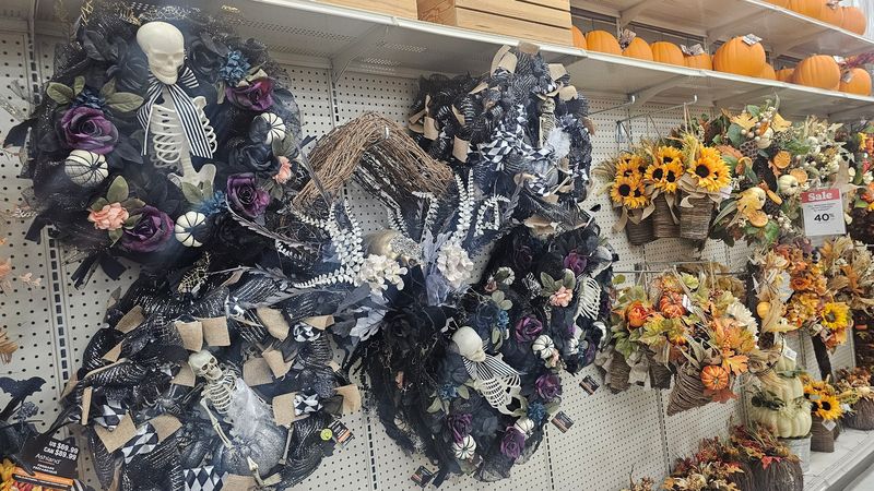 Seasonal Decor That Transforms With Every Holiday Seasonal Decor That Transforms With Every Holiday