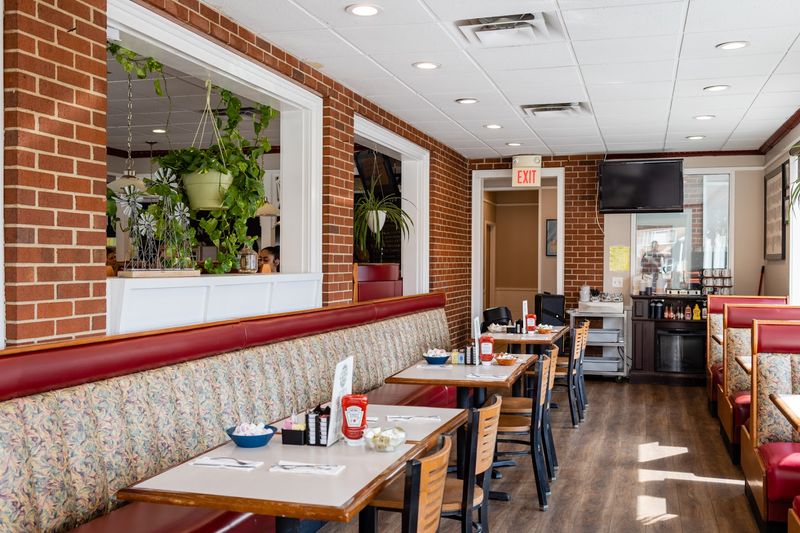 Service That Feels Like a Warm Handshake at the Door Service That Feels Like a Warm Handshake at the Door