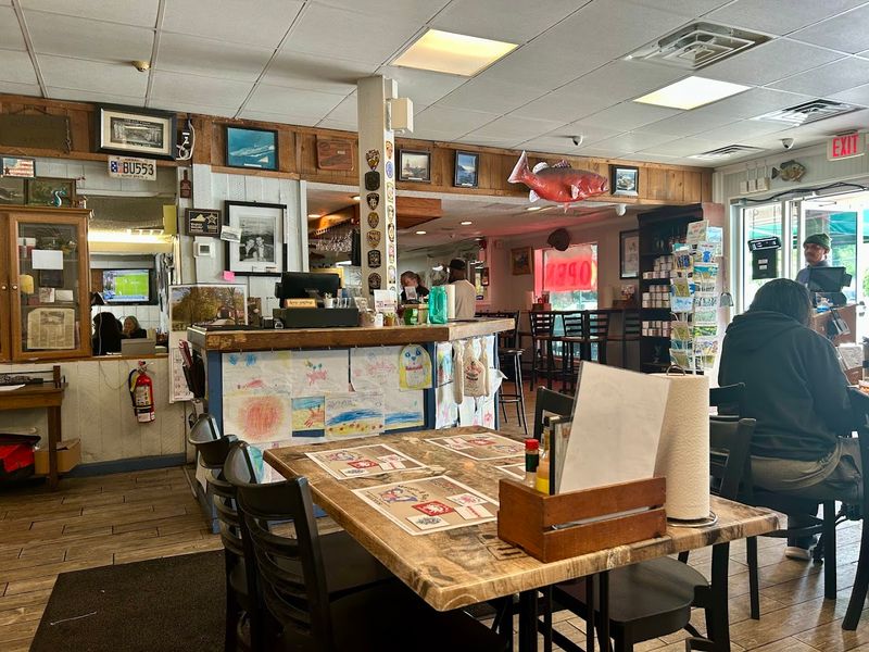 Service That Matches the Warmth of the Food Service That Matches the Warmth of the Food