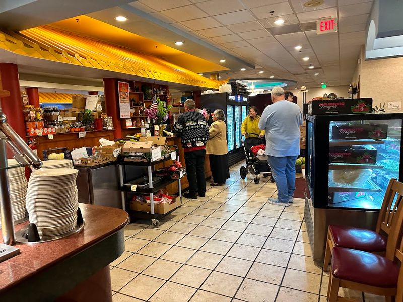 Service That Stands Out in a Buffet Setting