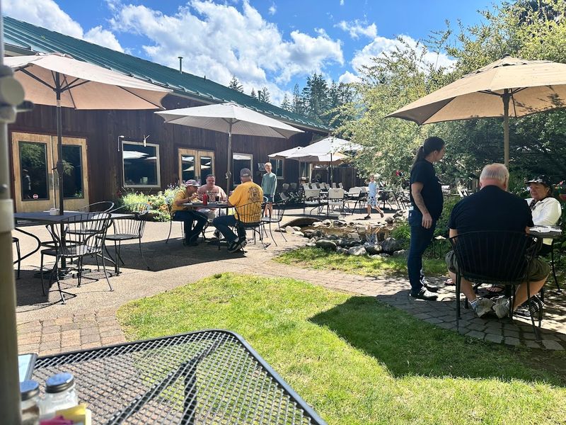 Shelvin Park Outdoor Dining at McKenzie River, Blue River, Oregon