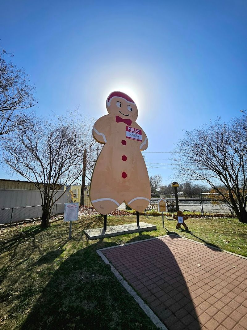Smitty the Giant Gingerbread Man, Smithville Smitty the Giant Gingerbread Man, Smithville