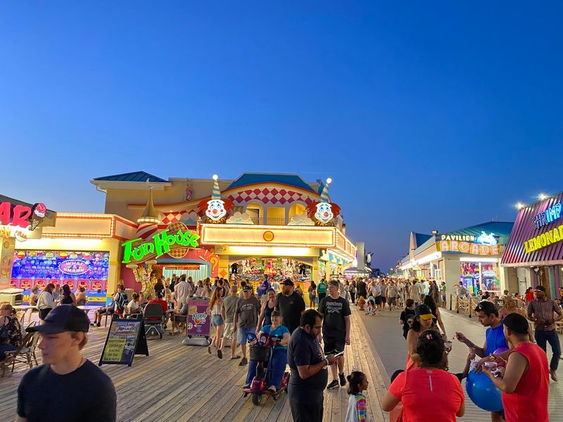 Stroll Jenkinson's Boardwalk