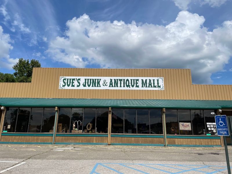 Sue's Junk & Antique Mall Sue's Junk & Antique Mall