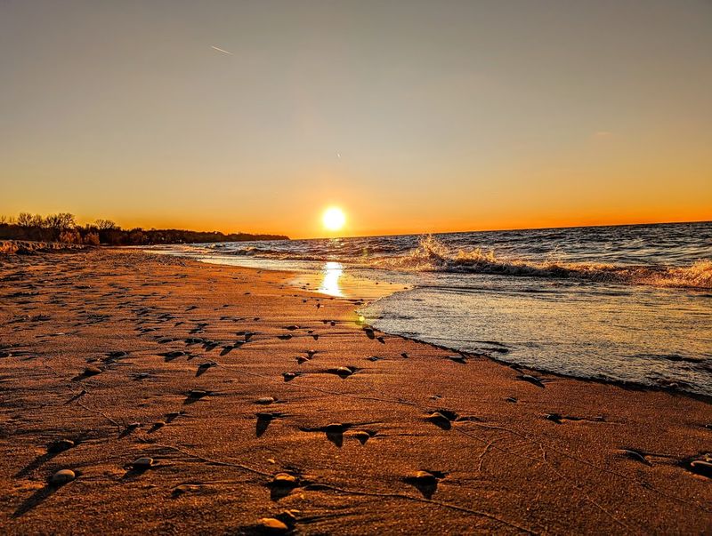 Sunsets Over Lake Erie That Stop You Mid-Sentence Sunsets Over Lake Erie That Stop You Mid-Sentence