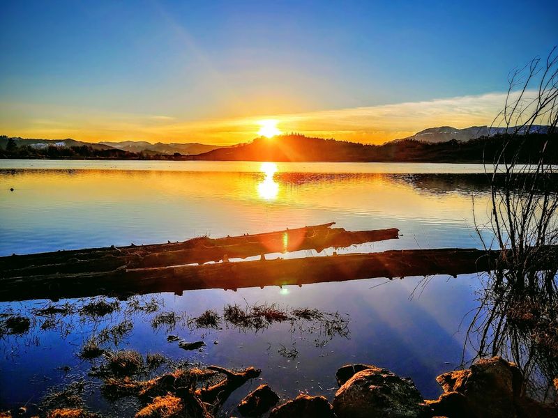 Sunsets Over the Water That Stop You Mid-Step Sunsets Over the Water That Stop You Mid-Step