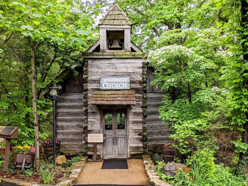 The 1880s Ozarks Atmosphere Sets the Whole Mood The 1880s Ozarks Atmosphere Sets the Whole Mood