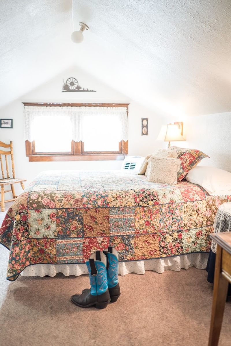 The 1910 Farmhouse and Its Charming Rooms The 1910 Farmhouse and Its Charming Rooms