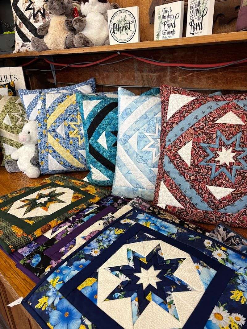 The Annual Amish Quilt Auction and Community Traditions
