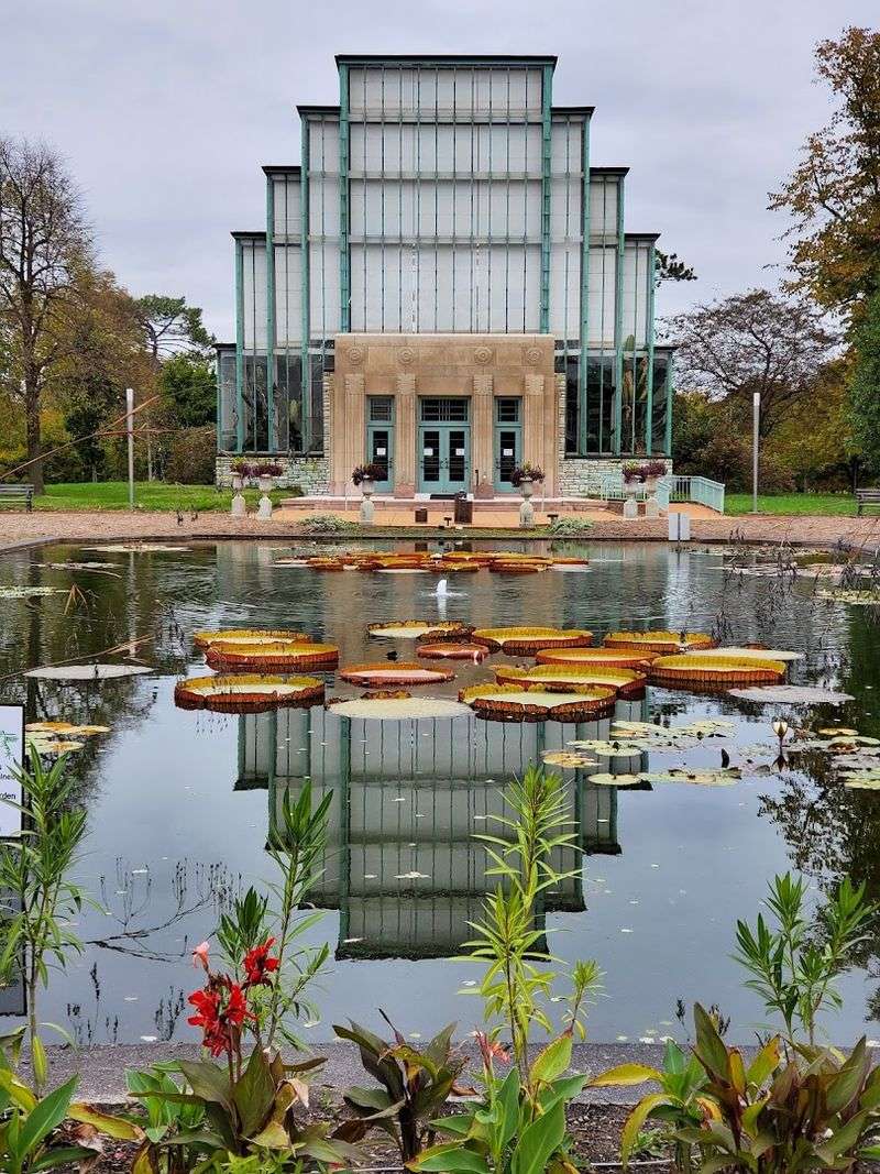 The Art Deco Architecture That Defines the Jewel Box The Art Deco Architecture That Defines the Jewel Box