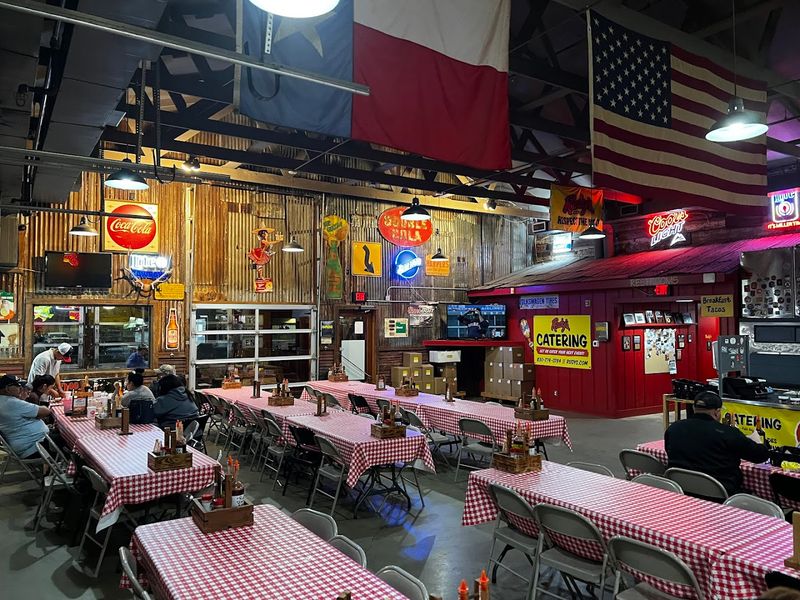 The Atmosphere and Experience Inside Rudy's Del Rio