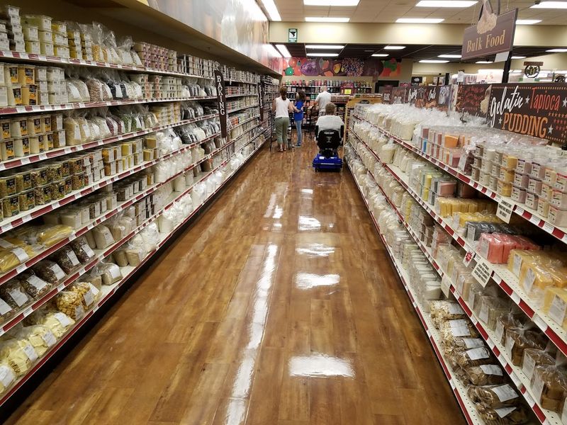The Bulk Aisles That Keep Pulling You Back
