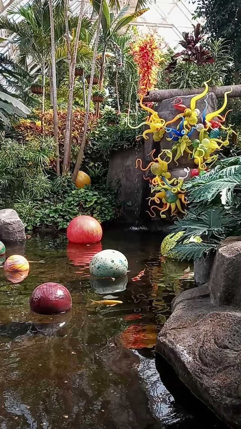 The Chihuly Glass Looks Wild In Here
