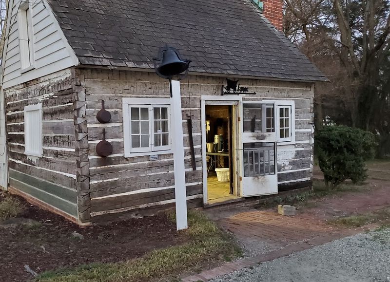 The Detached Log Cabin Kitchen Is a Genuine Surprise