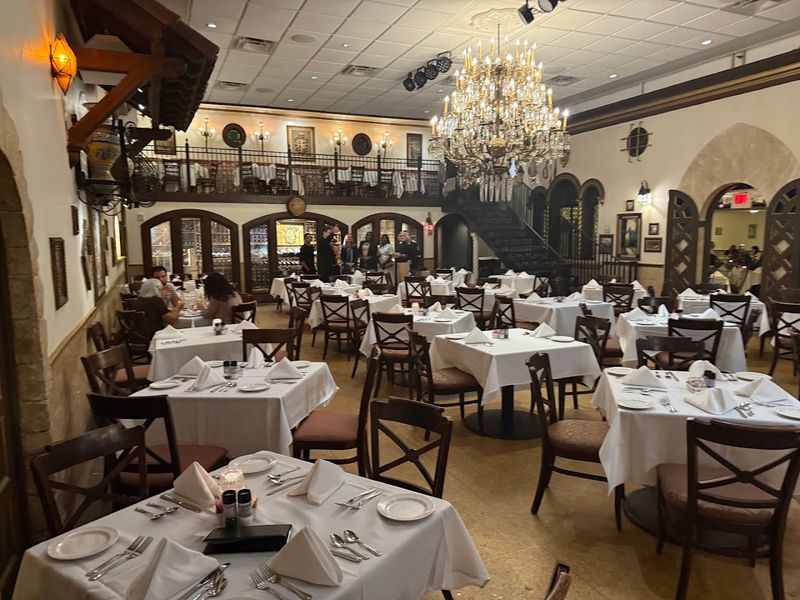 The Dining Rooms Make A Big Meal Feel Easy The Dining Rooms Make A Big Meal Feel Easy