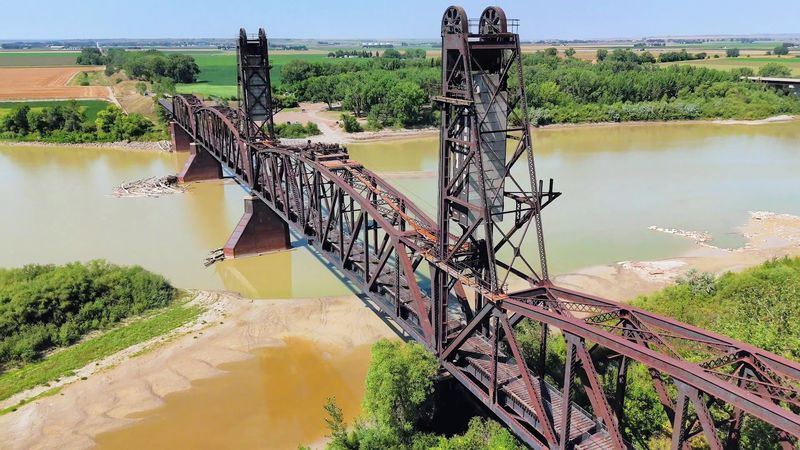The Fairview Lift Bridge: A Century of Iron Over the Yellowstone