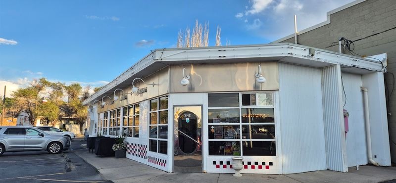 The First Impression: A Diner Frozen in the Best Possible Way