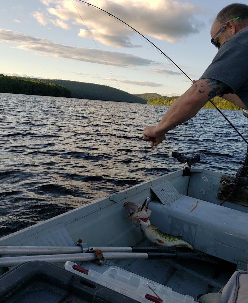 The Fishing Culture That Thrives on the Reservoir