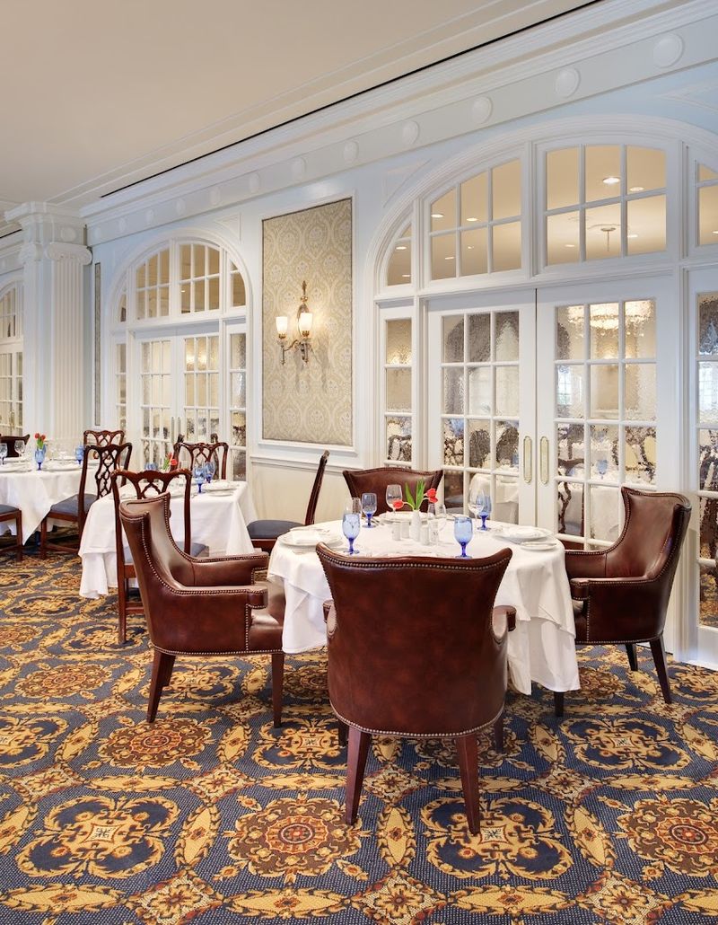 The Georgian Dining Room That Sets the Stage for Everything The Georgian Dining Room That Sets the Stage for Everything