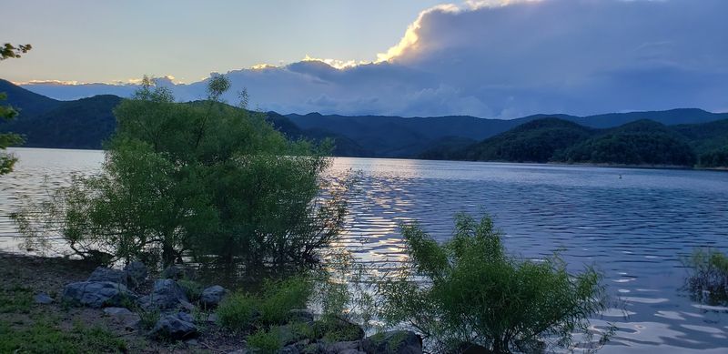 The Jaw-Dropping Mountain Views That Surround Every Angle