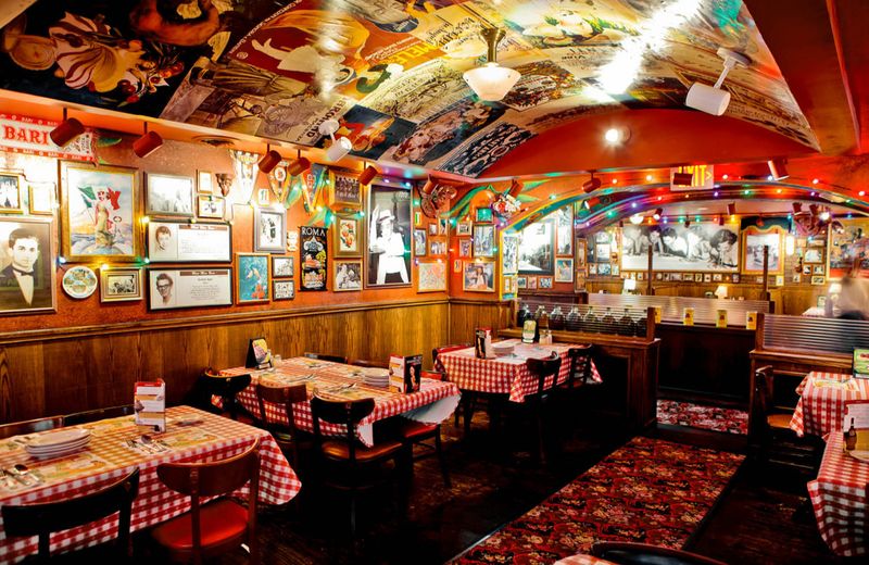 The Kitschy Atmosphere That Pulls You Right In The Kitschy Atmosphere That Pulls You Right In