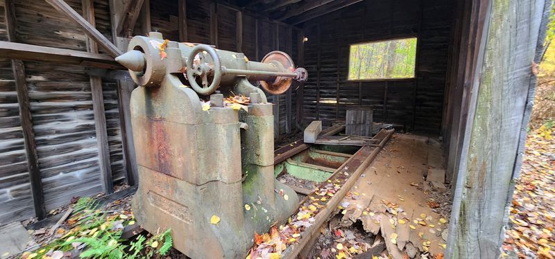 The Massive Granite Lathes Used for Polishing Columns The Massive Granite Lathes Used for Polishing Columns