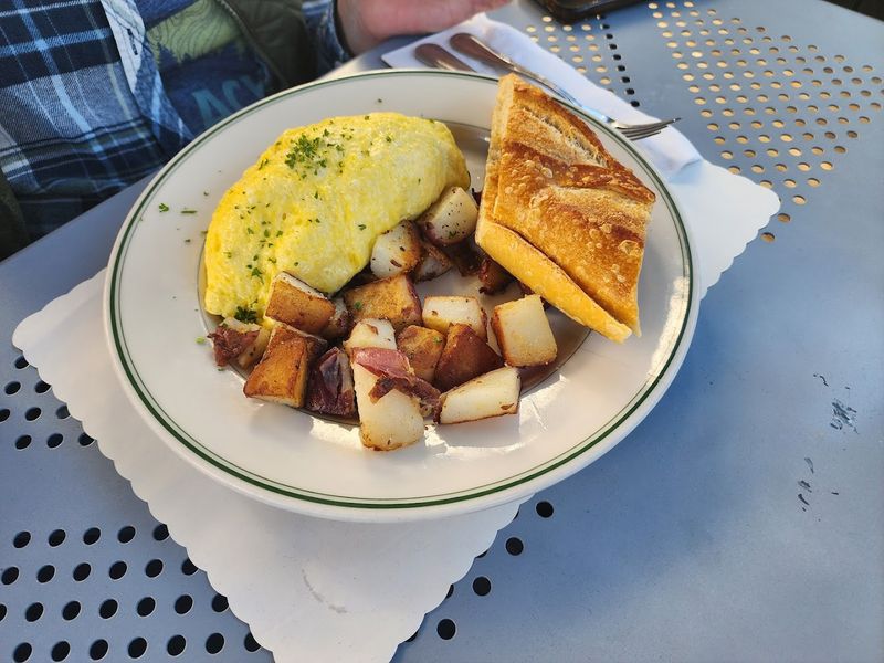 The Omelets and Breakfast Favorites That Built the Reputation