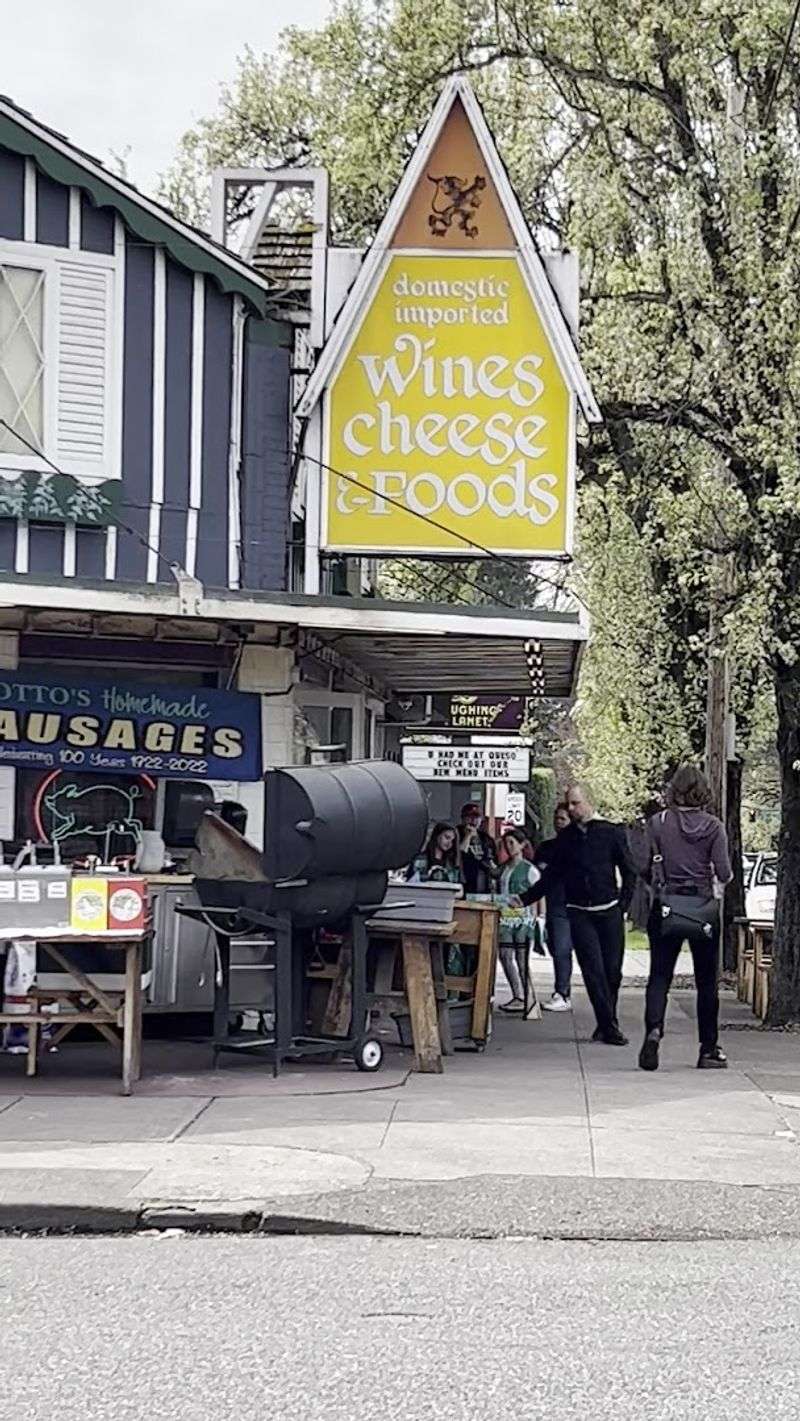 The Outdoor Grill That Never Sleeps