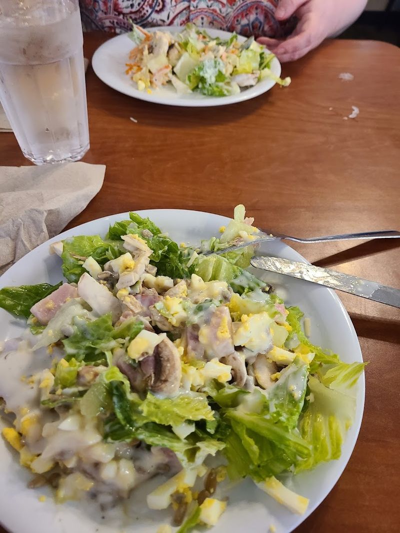 The Salad Bar and Fresh Vegetable Options Deserve Their Own Spotlight The Salad Bar and Fresh Vegetable Options Deserve Their Own Spotlight