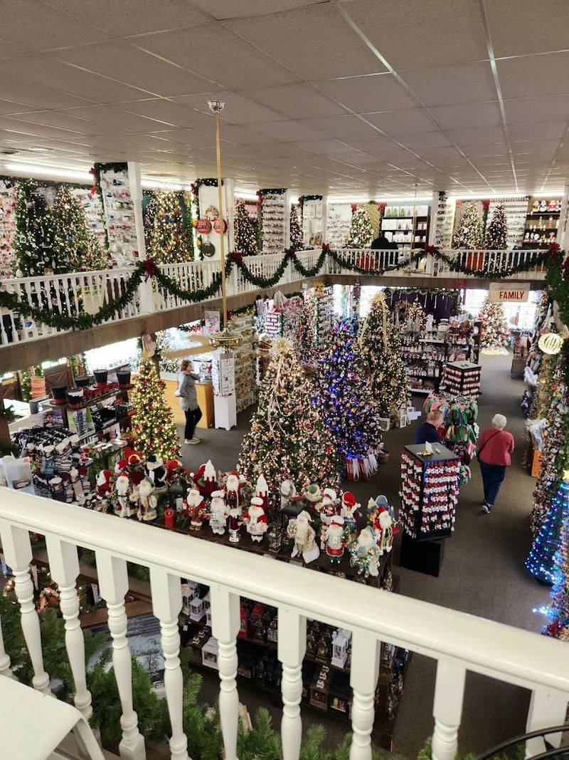 The Scent That Hits You Before You Even See the Store The Scent That Hits You Before You Even See the Store