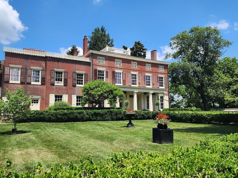 The Smithville Mansion and Its Very Persistent Ghost Stories