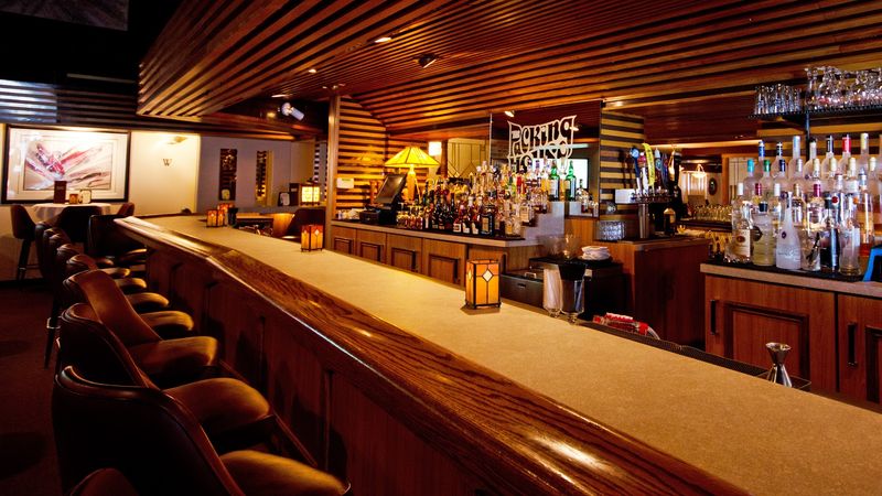 The Supper Club Atmosphere That Keeps People Coming Back for Decades The Supper Club Atmosphere That Keeps People Coming Back for Decades