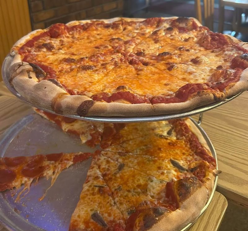 The Thin Crust Pizza That Earns Its Reputation The Thin Crust Pizza That Earns Its Reputation