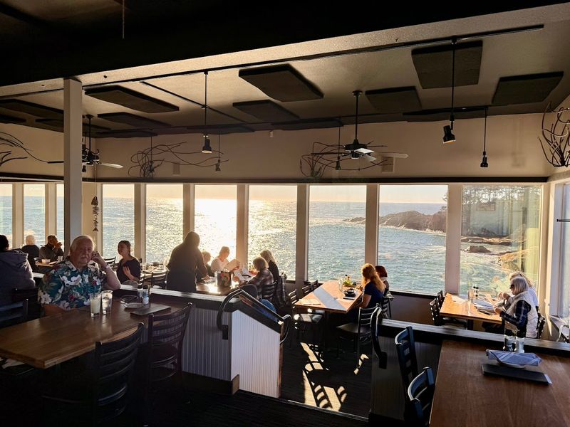 Tidal Raves Seafood Grill, Depoe Bay, Oregon